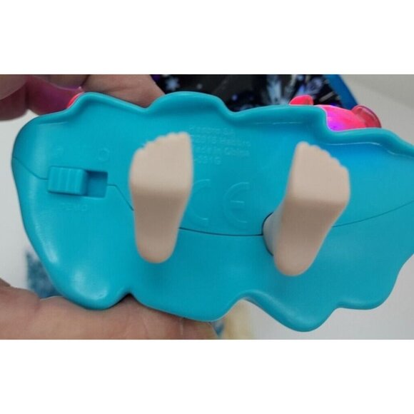 Elsa- Singing & Light-up Doll From Disney's Frozen © 2016 - Picture 5 of 5